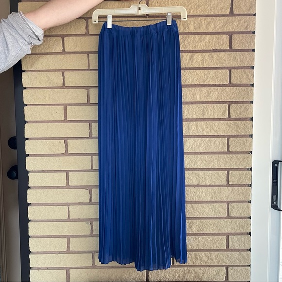 Blue pleated maxi skirt - Picture 1 of 10